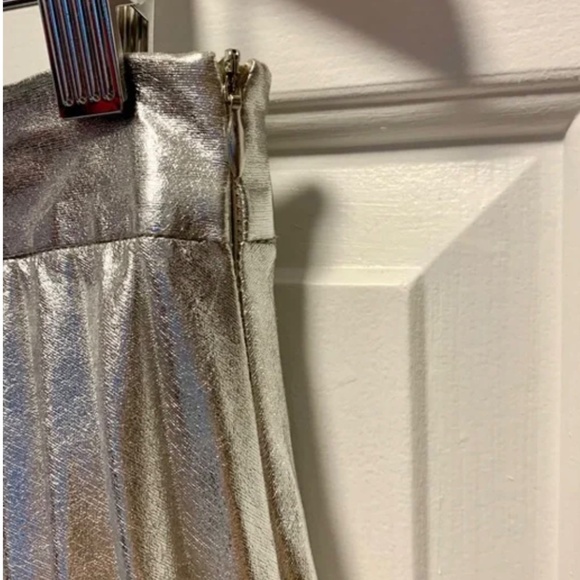 Metallic Silver Pleated Midi Skirt - Picture 7 of 9